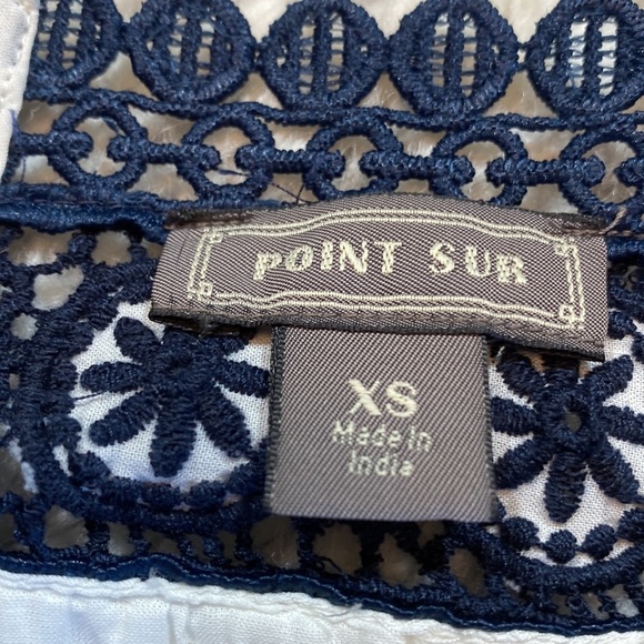 J. CREW Point Sur Eyelet Navy Crochet Trim Top sz XS - Picture 4 of 12